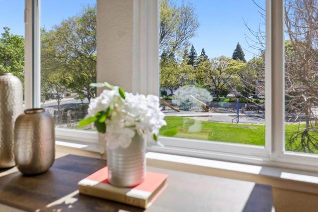 800 Fountain Park Lane, Mountain View CA: https://media.crmls.org/mediaz/c199126c-6049-4686-965a-317426f9f2d0.jpg