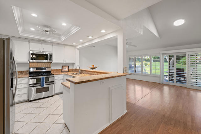 41629 Woodhaven W Drive, Palm Desert CA: https://media.crmls.org/mediaz/c19924d3-bc62-403b-a681-61c0353000dc.jpg