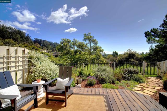 31 Turtle Creek Street, Oakland CA: https://media.crmls.org/mediaz/c1998435-8a81-4a00-8dec-12881b40995a.jpg