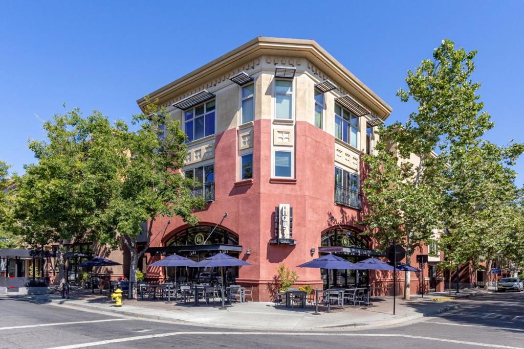 21 N 2nd Street #303