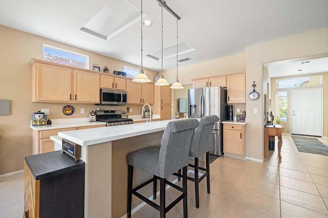 37261 Medjool Avenue, Palm Desert CA: https://media.crmls.org/mediaz/c199e367-1dea-4961-a938-f256814d0519.jpg
