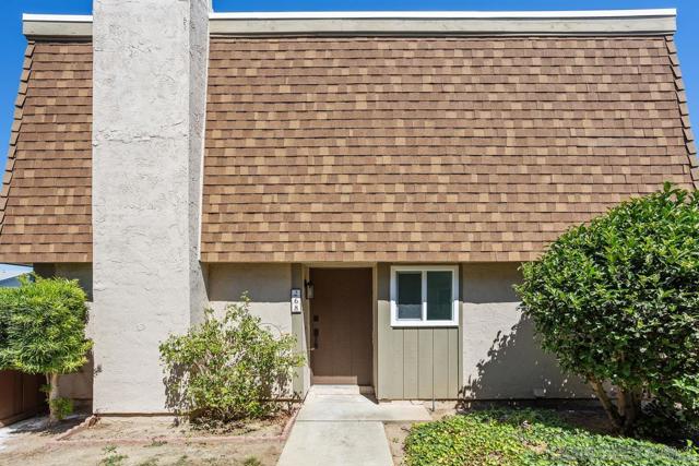 268 Festival Dr, Oceanside CA: https://media.crmls.org/mediaz/c19b8aa1-c5f2-4084-b72d-4a01d0a1be5f.jpg