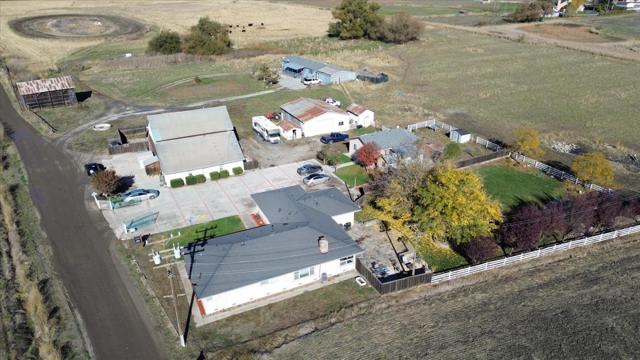 1204 Shore Road, Hollister CA: https://media.crmls.org/mediaz/c19d15b9-7c63-455b-993e-43241b18bd6b.jpg