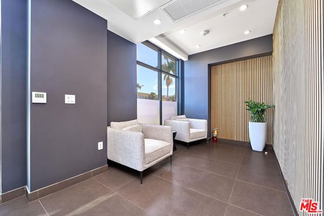 321 S Oxford Avenue, Los Angeles CA: https://media.crmls.org/mediaz/c19d6b8b-9730-4e0e-b825-edcd8be3ce14.jpg