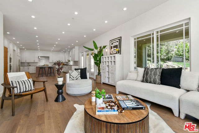 29677 Mulholland Highway, Agoura Hills CA: https://media.crmls.org/mediaz/c19dda2e-9e20-4fb5-91c9-ca32602966ff.jpg