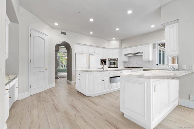 18050 Rancho La Cima Corte, Rancho Santa Fe CA: https://media.crmls.org/mediaz/c19df8e1-4528-43e9-b5ac-7bfbd67cb5cb.jpg