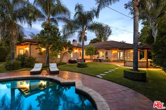 13845 Magnolia Boulevard, Sherman Oaks CA: https://media.crmls.org/mediaz/c19e3d8d-769e-4063-838b-bd777853c3ae.jpg