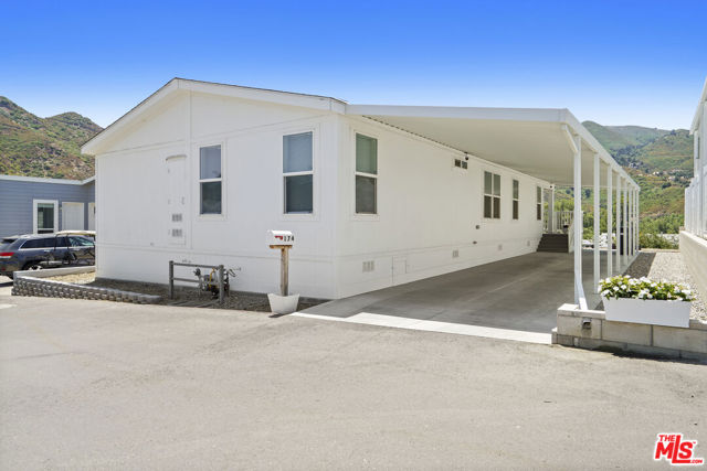 30473 Mulholland Hwy, Agoura Hills CA: https://media.crmls.org/mediaz/c19e5394-1ef8-4ab1-a24a-1173ad9d8b58.jpg