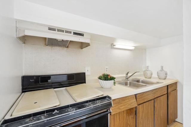 518 Price Street, Daly City CA: https://media.crmls.org/mediaz/c19e7388-2864-4e2d-a449-58cdf707d6f9.jpg