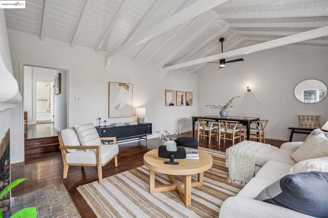 4006 Lincoln Ave, Oakland CA: https://media.crmls.org/mediaz/c19e991e-4727-466a-bd4c-101010db99fa.jpg