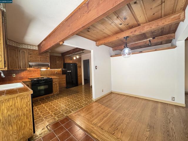 919 Janet Ln, Lafayette CA: https://media.crmls.org/mediaz/c19eb10d-4f86-4088-b5b7-025f7d3b24c2.jpg