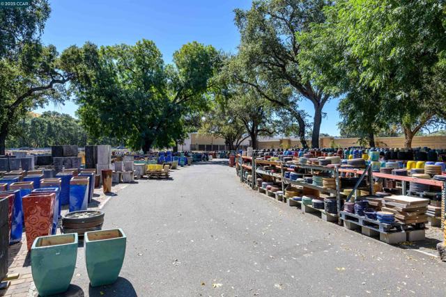 5930 Cherry Glen Rd, Vacaville CA: https://media.crmls.org/mediaz/c19f0396-2826-42aa-84be-8ced651121a0.jpg