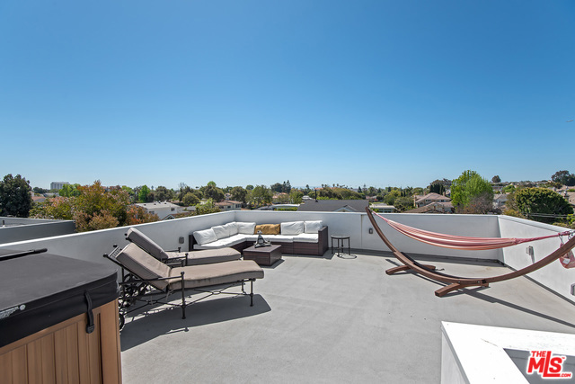 7447 W 81ST Street, Los Angeles CA: https://media.crmls.org/mediaz/c1a0ca80-4506-427c-96f6-97d719ac019e.jpg