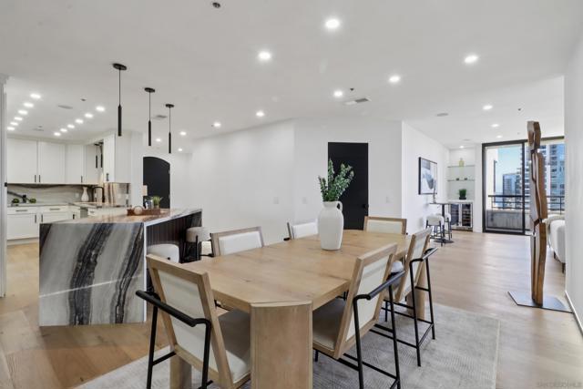 700 Front St, San Diego CA: https://media.crmls.org/mediaz/c1a1896c-9c27-498b-9e59-8aeae4d34543.jpg