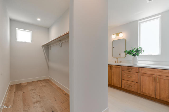 3874 W Point Drive, Los Angeles CA: https://media.crmls.org/mediaz/c1a1d880-b15c-4952-8448-79f7aad92a26.jpg