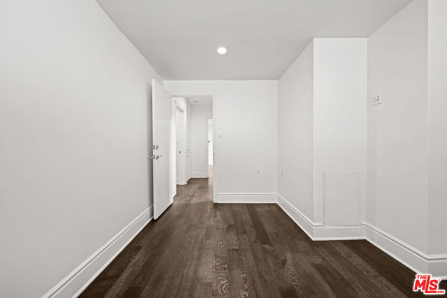 1539 Viewsite Drive, Los Angeles CA: https://media.crmls.org/mediaz/c1a1fc1e-704a-4995-b92b-32534eb06ee6.jpg