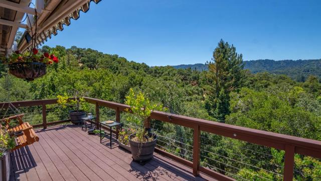 15 Kiowa Court, Portola Valley CA: https://media.crmls.org/mediaz/c1a2dd15-003b-4625-a627-5ebbeb9004d1.jpg
