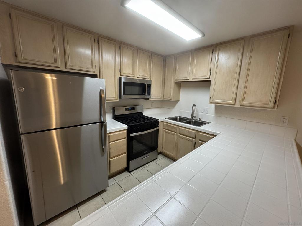 4933 Voltaire St - photo 4