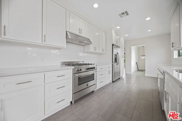 1148 S Stanley Avenue, Los Angeles CA: https://media.crmls.org/mediaz/c1a3866c-7edc-4a4a-98a4-070f0a13d014.jpg