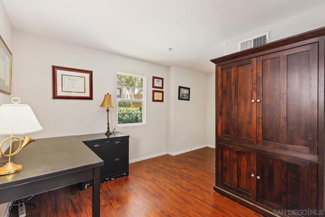 2801 Escala Cir, San Diego CA: https://media.crmls.org/mediaz/c1a38c18-c194-448c-9b17-8d8d11881517.jpg