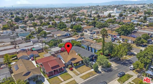 3613 S Gramercy Place, Los Angeles CA: https://media.crmls.org/mediaz/c1a3e51c-8587-4720-9338-1e29a96dc950.jpg