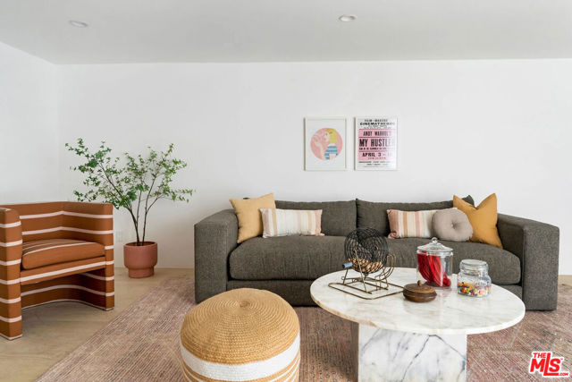 2600 Zorada Drive, Los Angeles CA: https://media.crmls.org/mediaz/c1a45e6b-b6d9-4478-aa82-734d0072a239.jpg