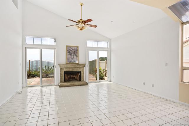 2133 View Crest Glen, Escondido CA: https://media.crmls.org/mediaz/c1a47bd3-19ca-4ce1-825a-f2e970daaf7c.jpg