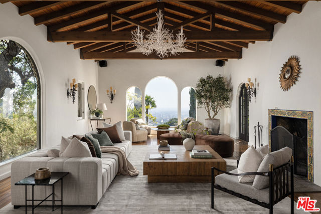 2311 Alto Oak Drive, Los Angeles CA: https://media.crmls.org/mediaz/c1a4b0c1-c60a-4360-af71-4d6f4ce4cac8.jpg