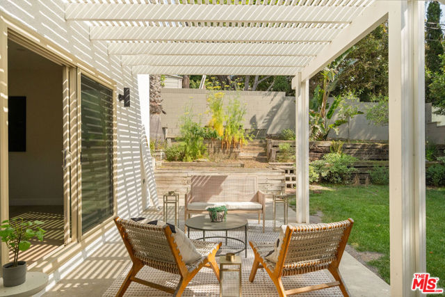 7248 W 88th Place, Los Angeles CA: https://media.crmls.org/mediaz/c1a4b819-6b9e-45a8-972a-cd33ca8fb1f1.jpg