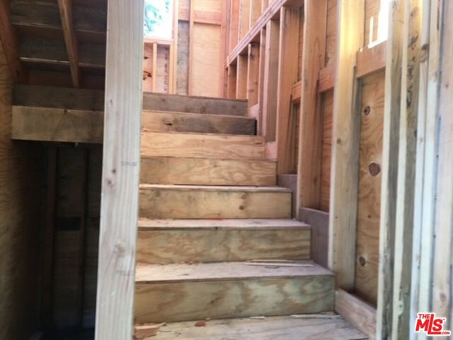 26565 Ocean View Drive, Malibu CA: https://media.crmls.org/mediaz/c1a5637c-1c01-44eb-8335-312174571029.jpg