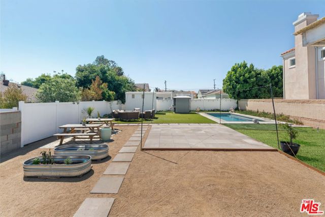 1633 Hickory Avenue, Torrance CA: https://media.crmls.org/mediaz/c1a57bfa-9498-4609-b05e-b18b2e994753.jpg