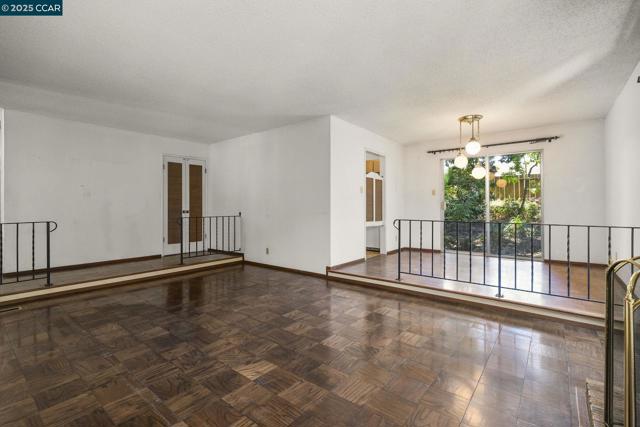 2054 Newton Way, Concord CA: https://media.crmls.org/mediaz/c1a58b82-d2fe-42ce-8689-58ac841eeb46.jpg