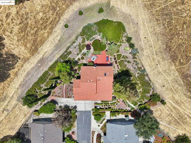 2353 Benham Ct, Walnut Creek CA: https://media.crmls.org/mediaz/c1a5d58e-9a4b-4659-b583-83ac3ea90099.jpg