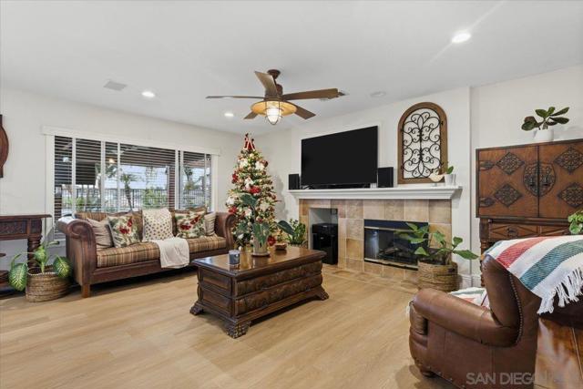 1528 Hendrix Pl, Chula Vista CA: https://media.crmls.org/mediaz/c1a5f0be-7138-44f2-896b-3723381eb8c0.jpg