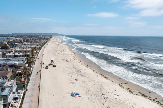 3750 Bayside Walk, San Diego CA: https://media.crmls.org/mediaz/c1a610c1-bce9-42e4-9541-697256e1abc8.jpg