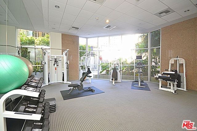 801 S Grand Avenue, Los Angeles CA: https://media.crmls.org/mediaz/c1a67c7a-19a2-44ec-9126-2d4e766c63c2.jpg