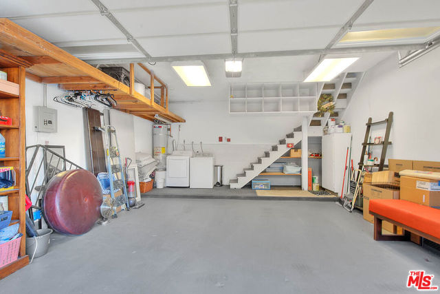 5920 Chula Vista Way, Los Angeles CA: https://media.crmls.org/mediaz/c1a6ba4d-d4cc-4231-86ed-98174143167d.jpg