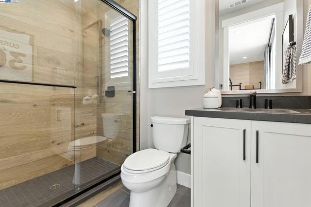 1725 SW Wren, Dublin CA: https://media.crmls.org/mediaz/c1a7112d-847e-44f3-a6ca-93b9eda67585.jpg