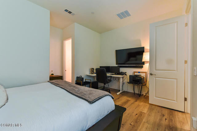 6981 Shadow Wood Drive, Moorpark CA: https://media.crmls.org/mediaz/c1a7fa38-fc14-4976-a8fb-142a2498653d.jpg