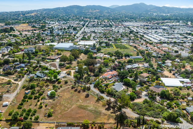 1649 San Luis Rey AVE, Vista CA: https://media.crmls.org/mediaz/c1a8f995-1e22-4064-8254-68ea94fadf8b.jpg