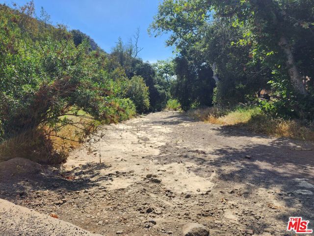 118 W Carlisle Road, Westlake Village CA: https://media.crmls.org/mediaz/c1a9a0ec-dbbf-48e2-a9cd-4e1281e95048.jpg
