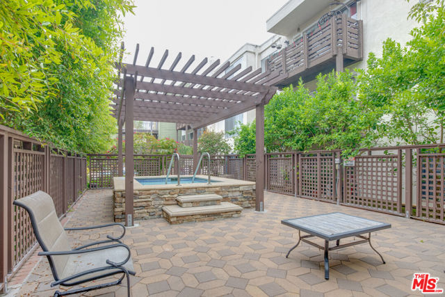 525 S Ardmore Avenue, Los Angeles CA: https://media.crmls.org/mediaz/c1aa03e1-621b-40d2-8e6b-ebb9ebfd1725.jpg
