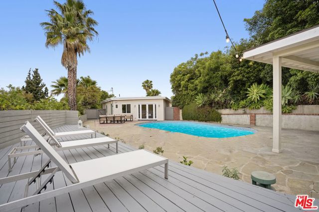 15224 Encanto Drive, Sherman Oaks CA: https://media.crmls.org/mediaz/c1aa2842-a651-4f47-b122-cad1fdc2e26a.jpg