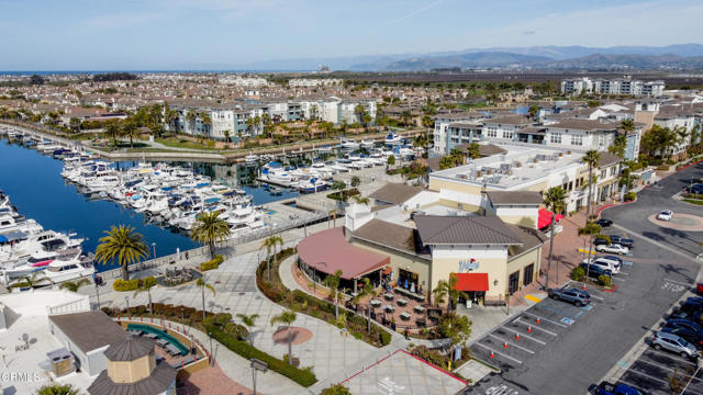 4173 Caribbean Street, Oxnard CA: https://media.crmls.org/mediaz/c1aad103-926a-4189-8458-828a35fa1484.jpg