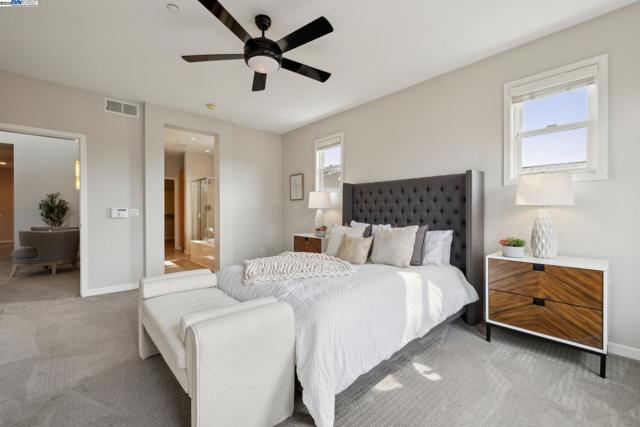 303 Bowsman Ct, Oakland CA: https://media.crmls.org/mediaz/c1ab6d9c-bd6c-4eb7-9988-403c0796eed8.jpg