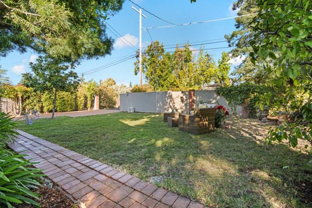 332 Camino Al Lago, Menlo Park CA: https://media.crmls.org/mediaz/c1abb380-4f6f-4dd2-a0ac-c4edf48ff66f.jpg