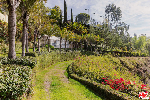 1401 Bel Air Road, Los Angeles CA: https://media.crmls.org/mediaz/c1abbc21-0b7f-4335-8b9f-b62afcadf06f.jpg