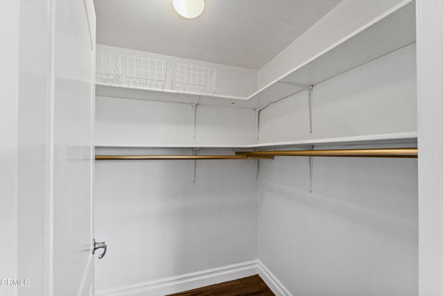 453 Frontenac Avenue, Los Angeles CA: https://media.crmls.org/mediaz/c1abf540-908f-449f-9a24-d3cd4ba35122.jpg