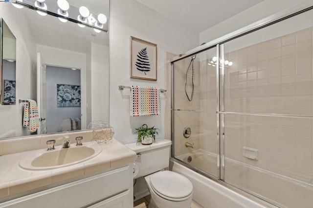 39280 Marbella Terraza, Fremont CA: https://media.crmls.org/mediaz/c1ac6c94-c0c4-4e4e-a587-e94cee50e057.jpg