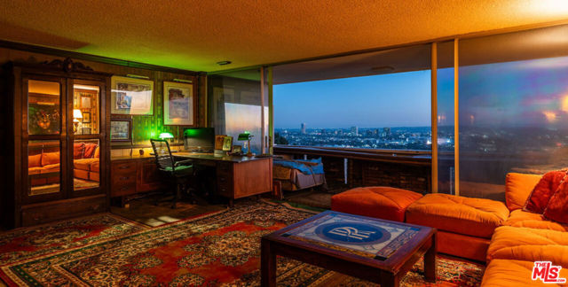 8787 Shoreham Drive, West Hollywood CA: https://media.crmls.org/mediaz/c1aea759-f99f-44b4-b573-31acfd004644.jpg